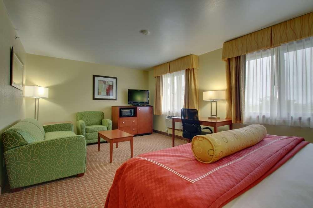 Best Western Plus Altoona Inn Room photo