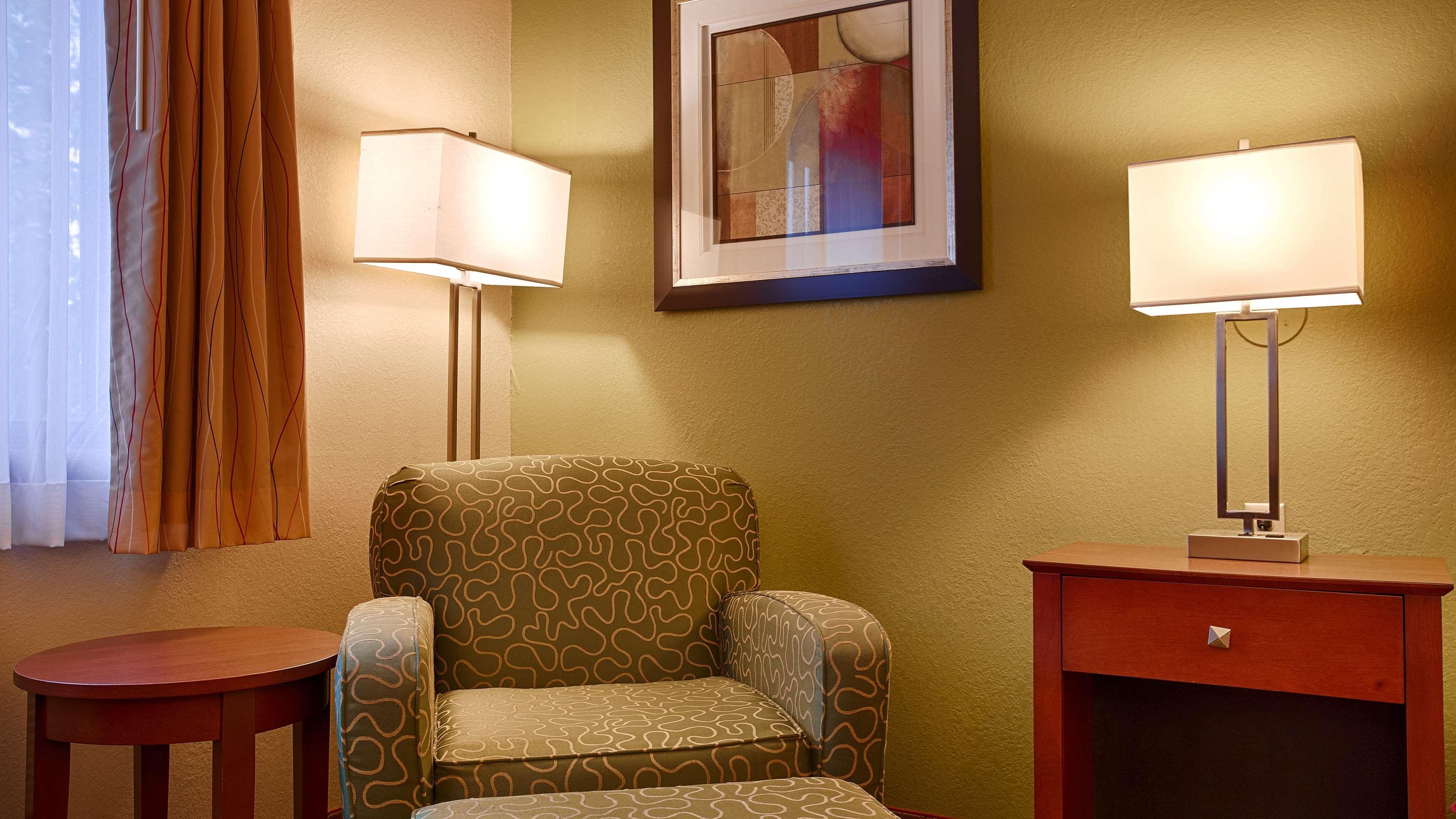 Best Western Plus Altoona Inn Exterior photo