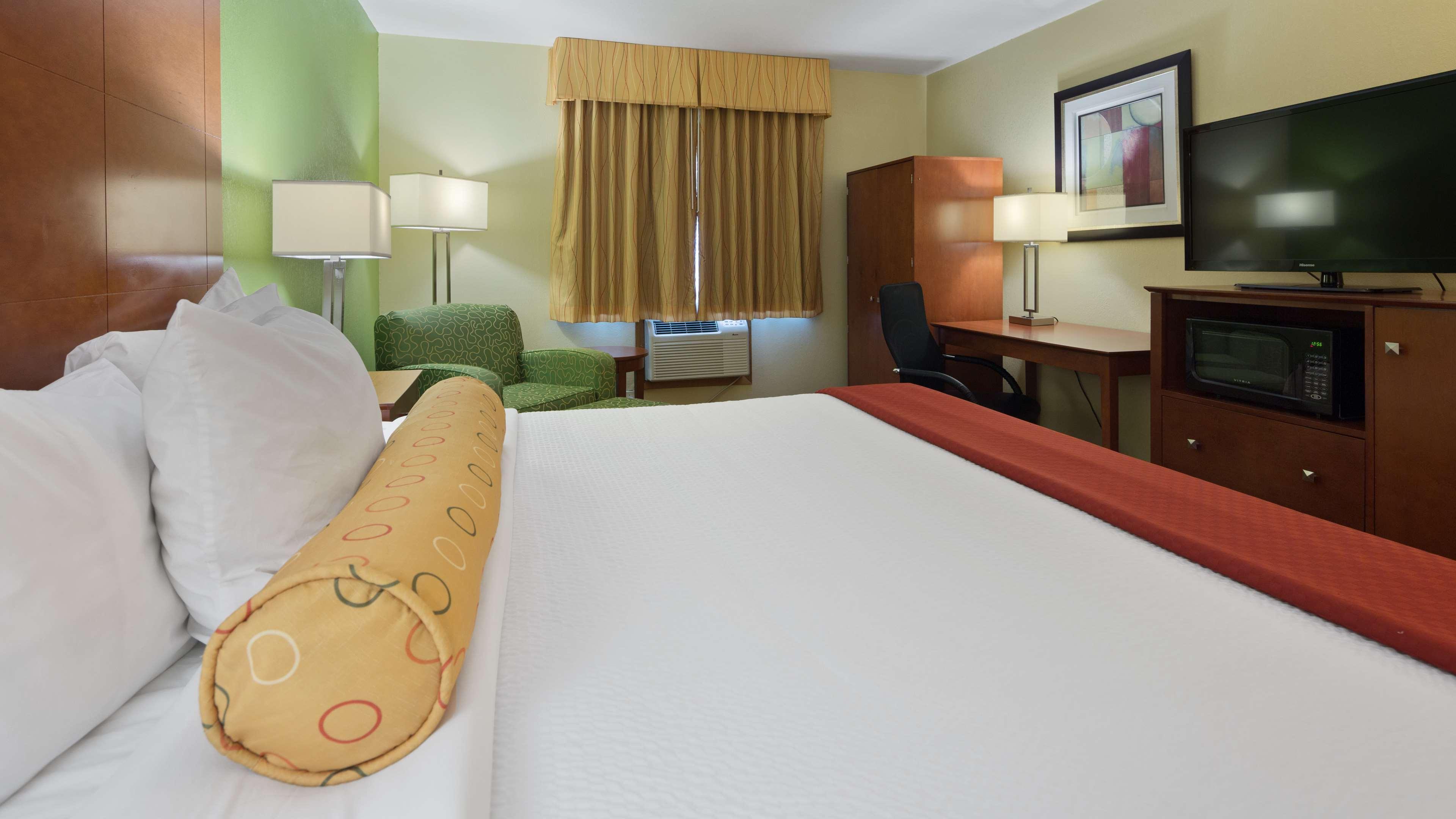 Best Western Plus Altoona Inn Exterior photo