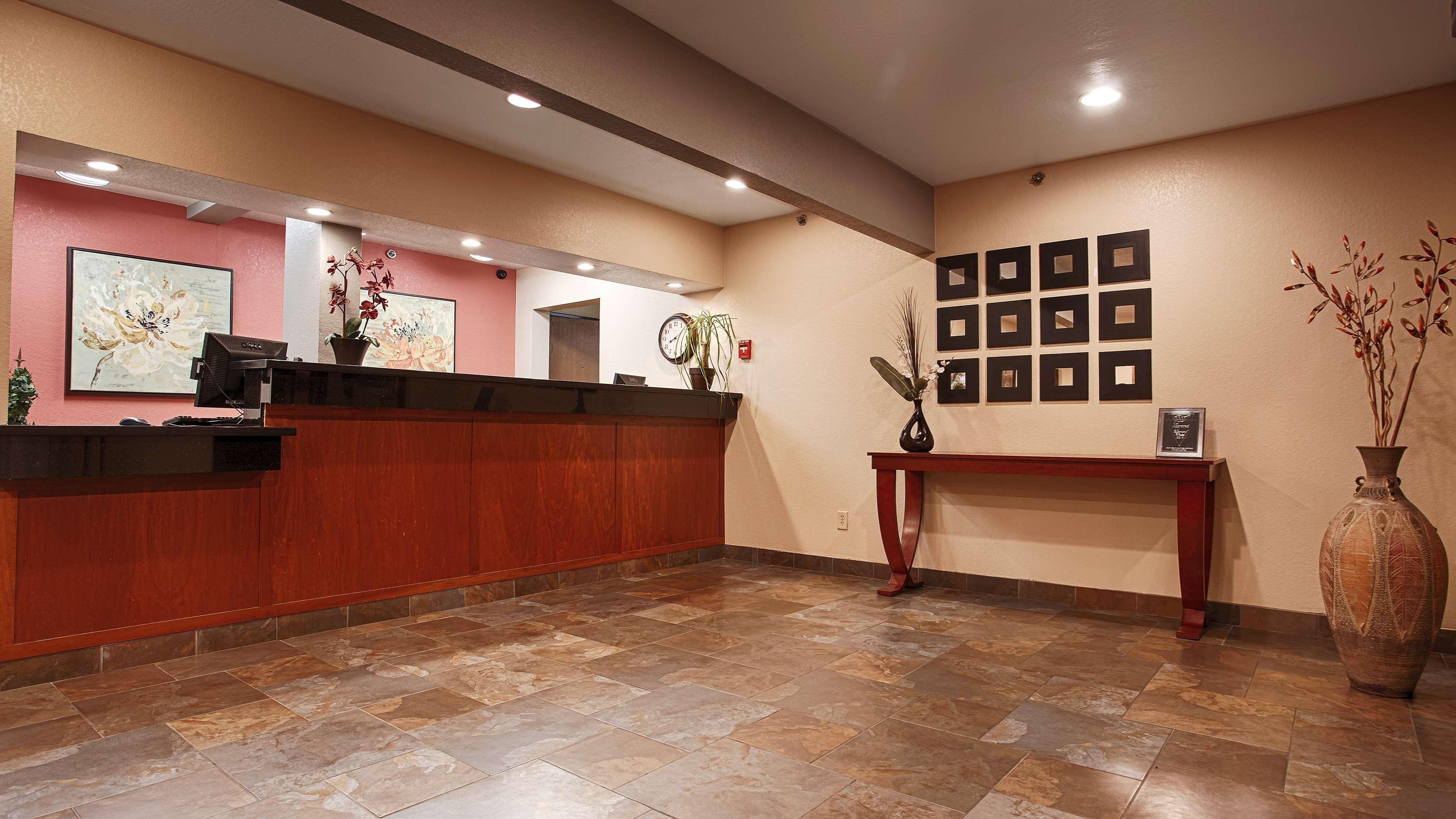 Best Western Plus Altoona Inn Exterior photo