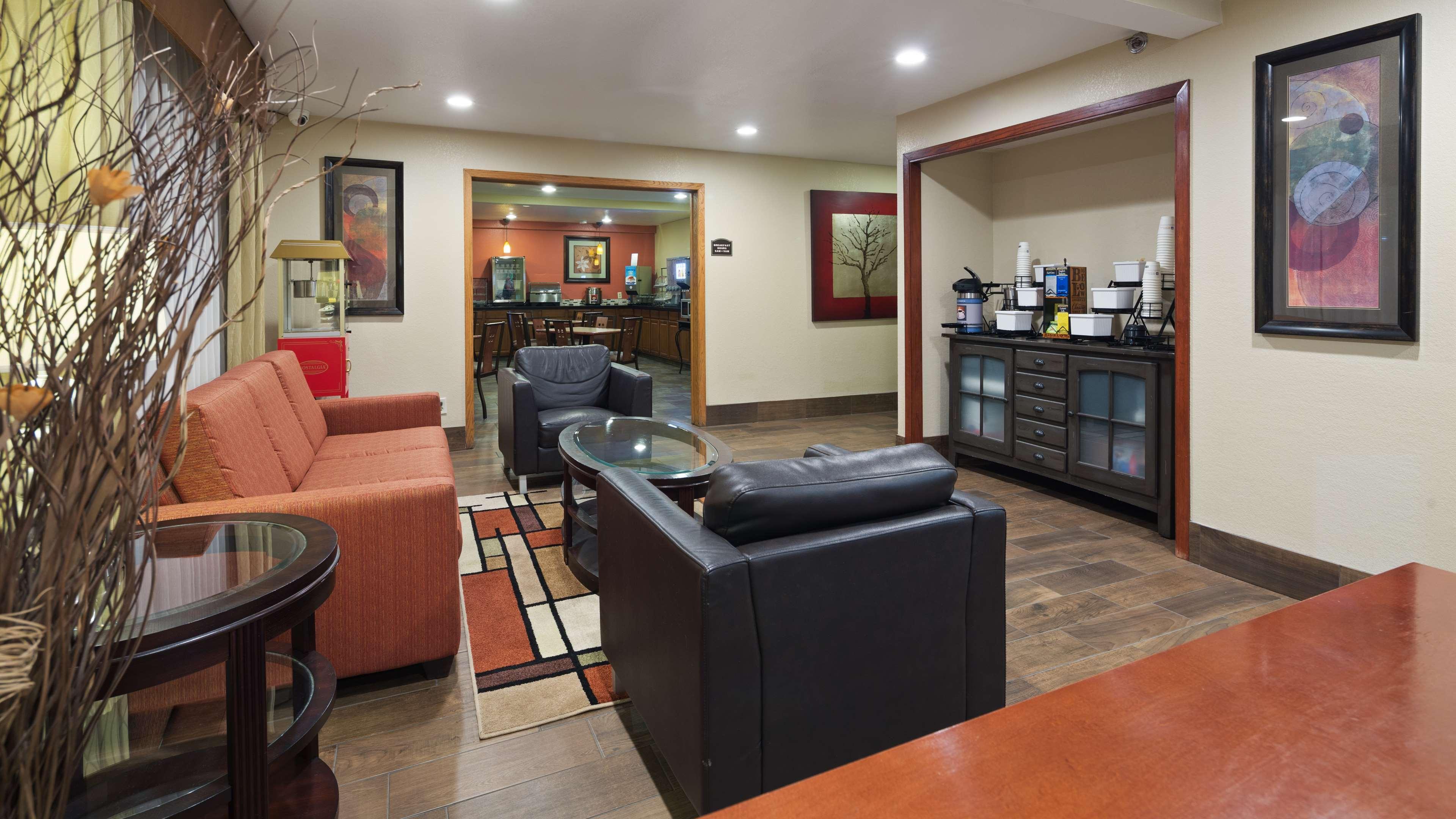 Best Western Plus Altoona Inn Exterior photo
