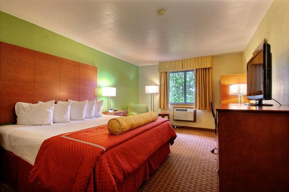 Best Western Plus Altoona Inn Exterior photo