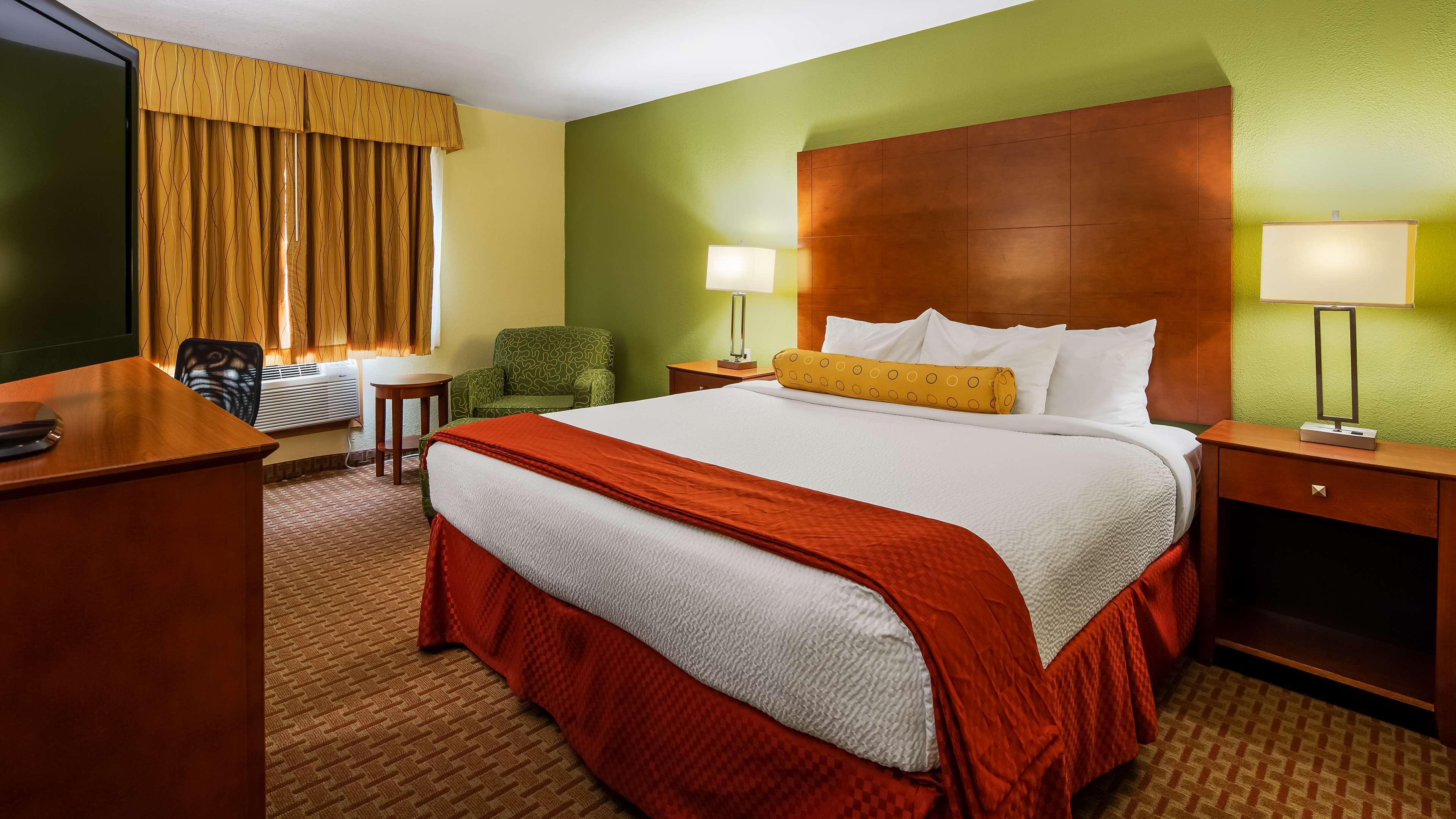 Best Western Plus Altoona Inn Exterior photo