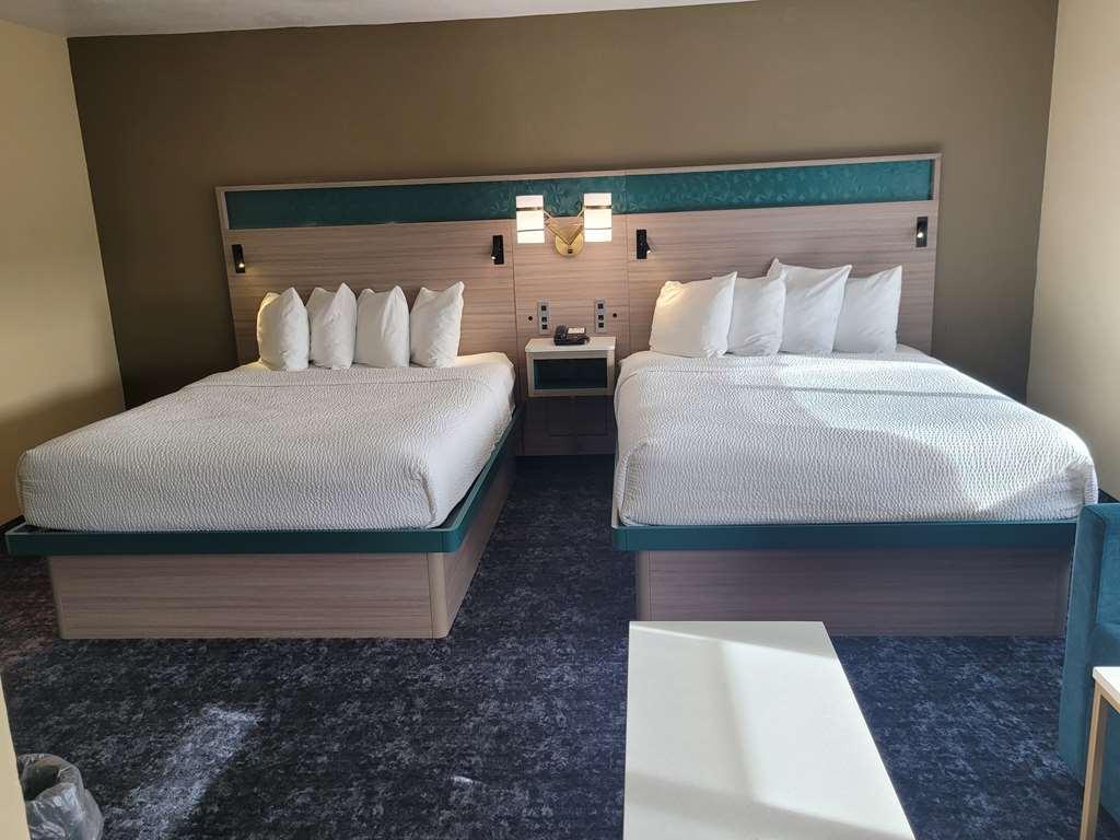 Best Western Plus Altoona Inn Room photo