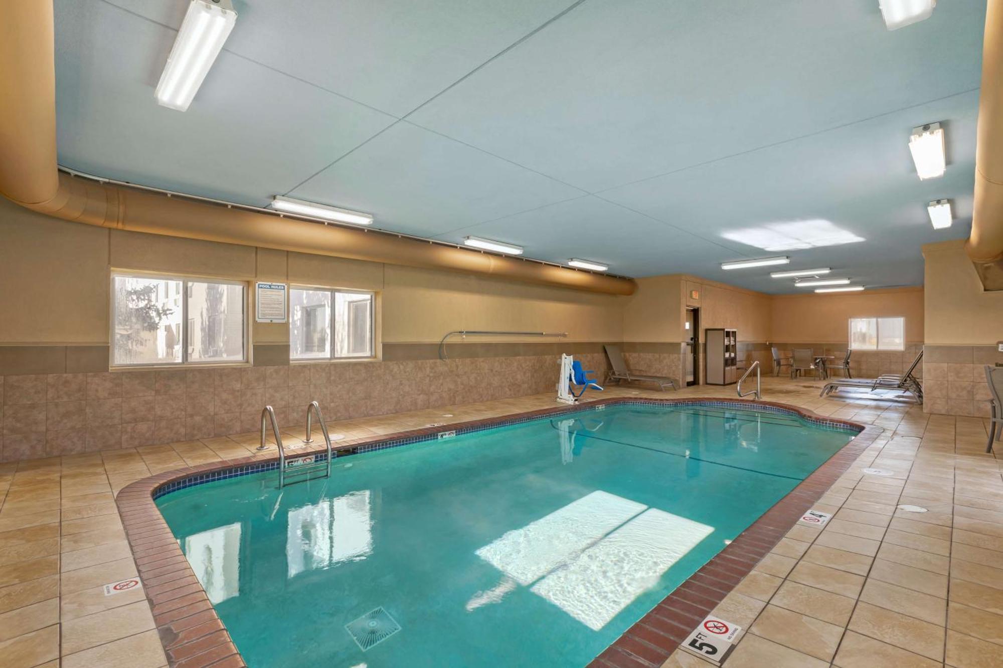 Best Western Plus Altoona Inn Exterior photo