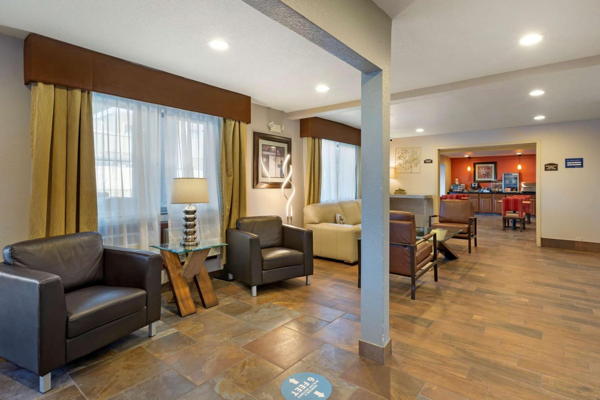 Best Western Plus Altoona Inn Exterior photo