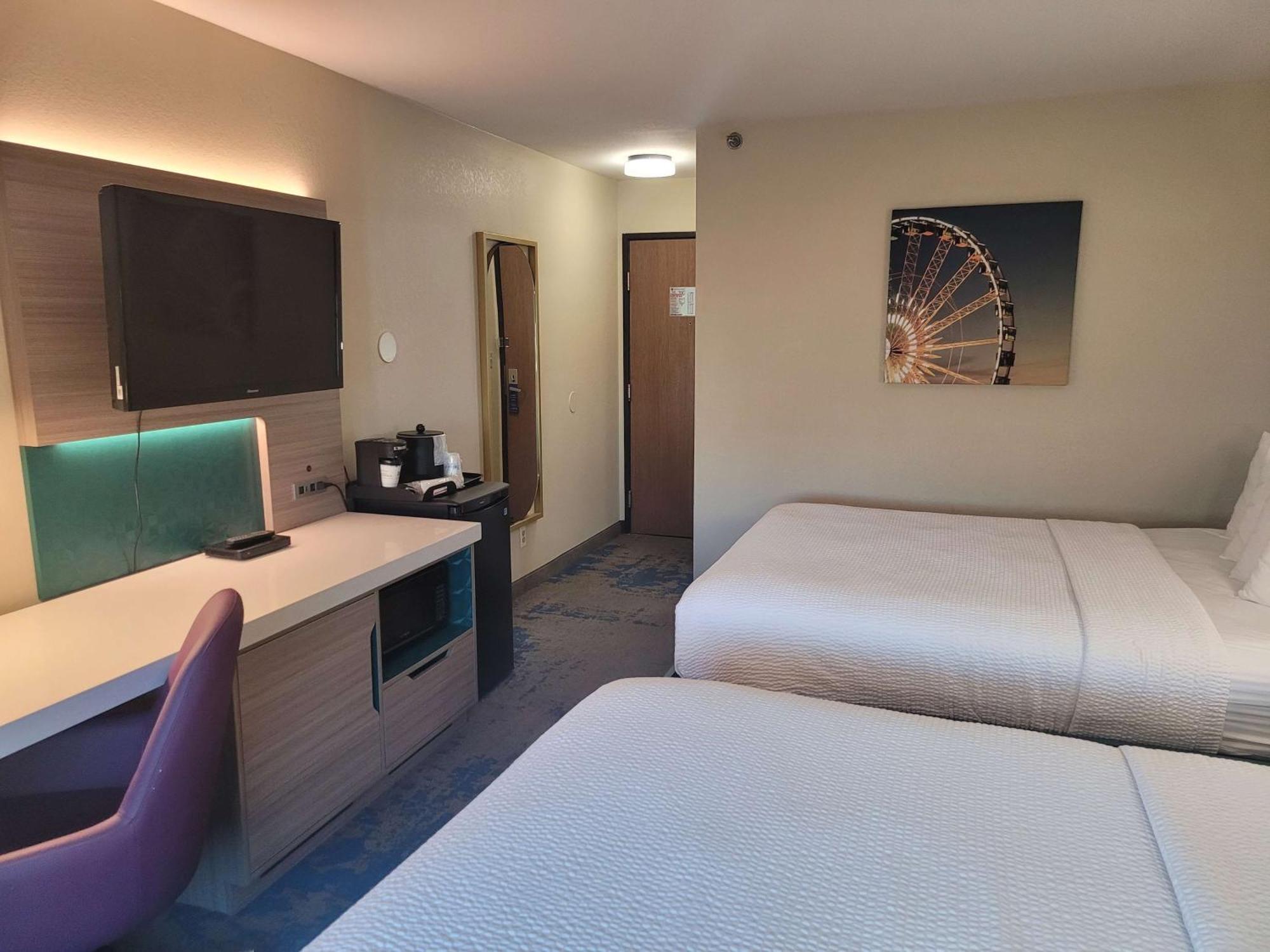 Best Western Plus Altoona Inn Exterior photo