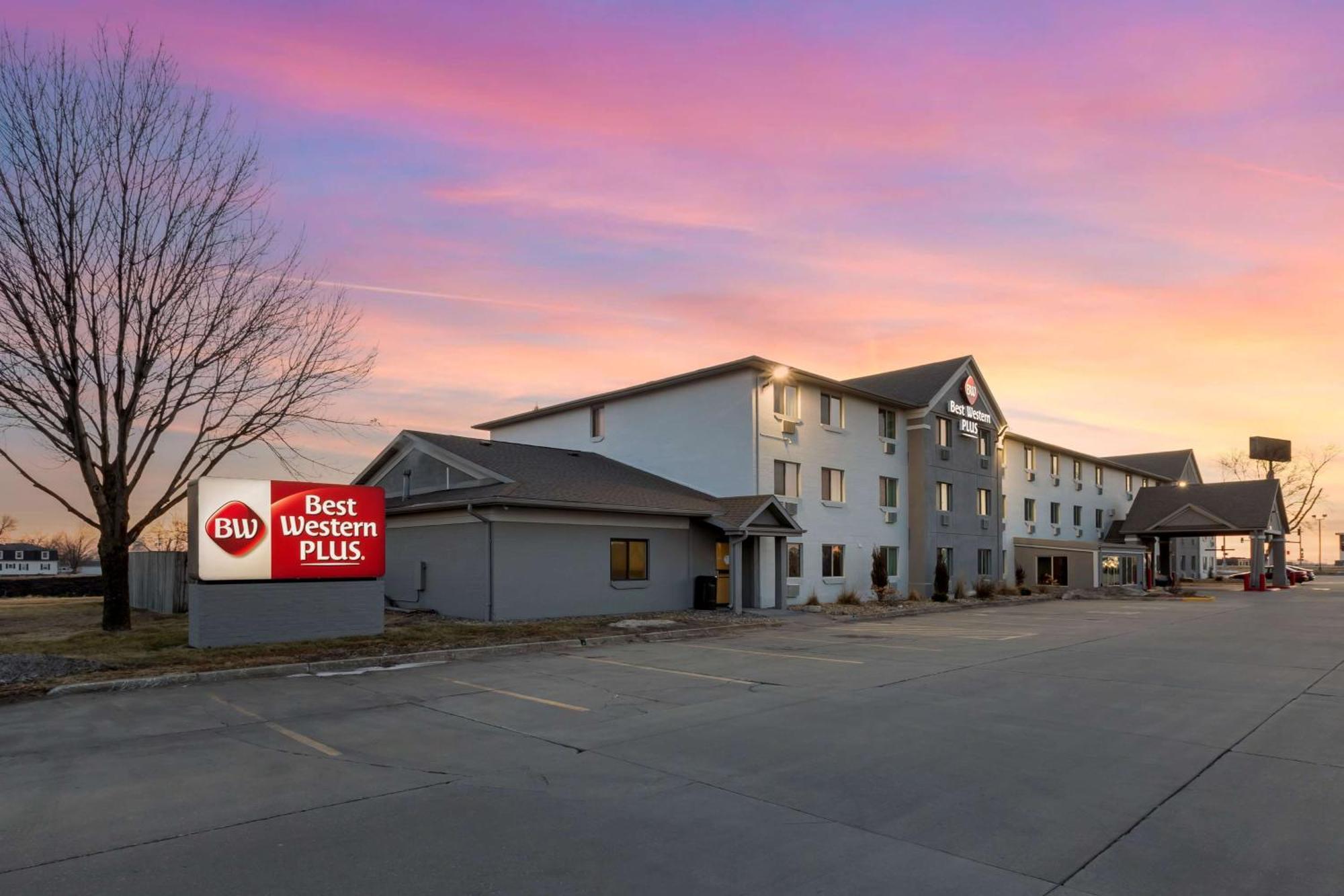 Best Western Plus Altoona Inn Exterior photo