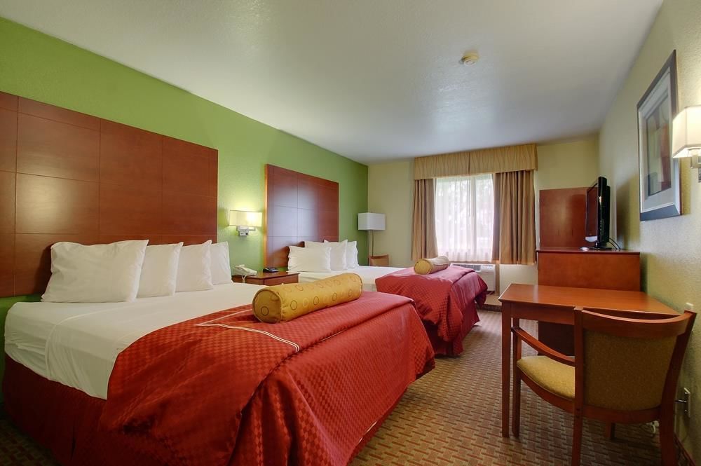Best Western Plus Altoona Inn Exterior photo