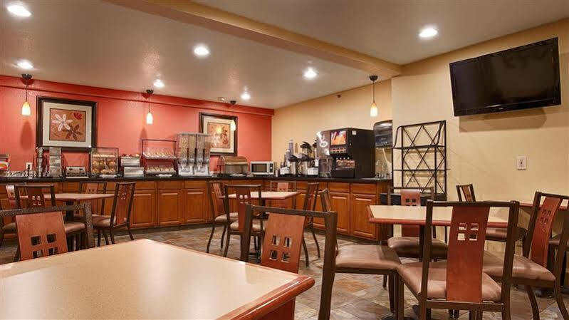 Best Western Plus Altoona Inn Exterior photo