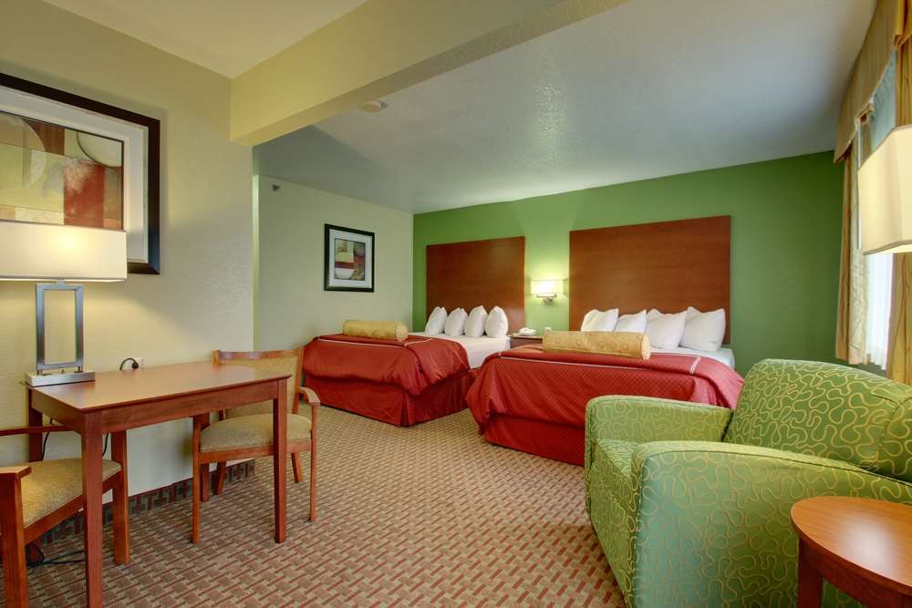 Best Western Plus Altoona Inn Exterior photo